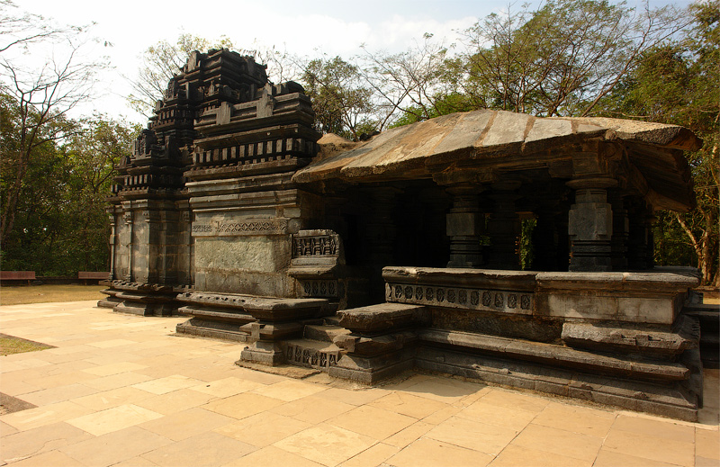  ,     (Mahadeva Temple, Tambdi Surla)