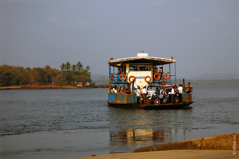 Паром в Махараштру через реку Тереколь (Querim-Terekhol ferry)